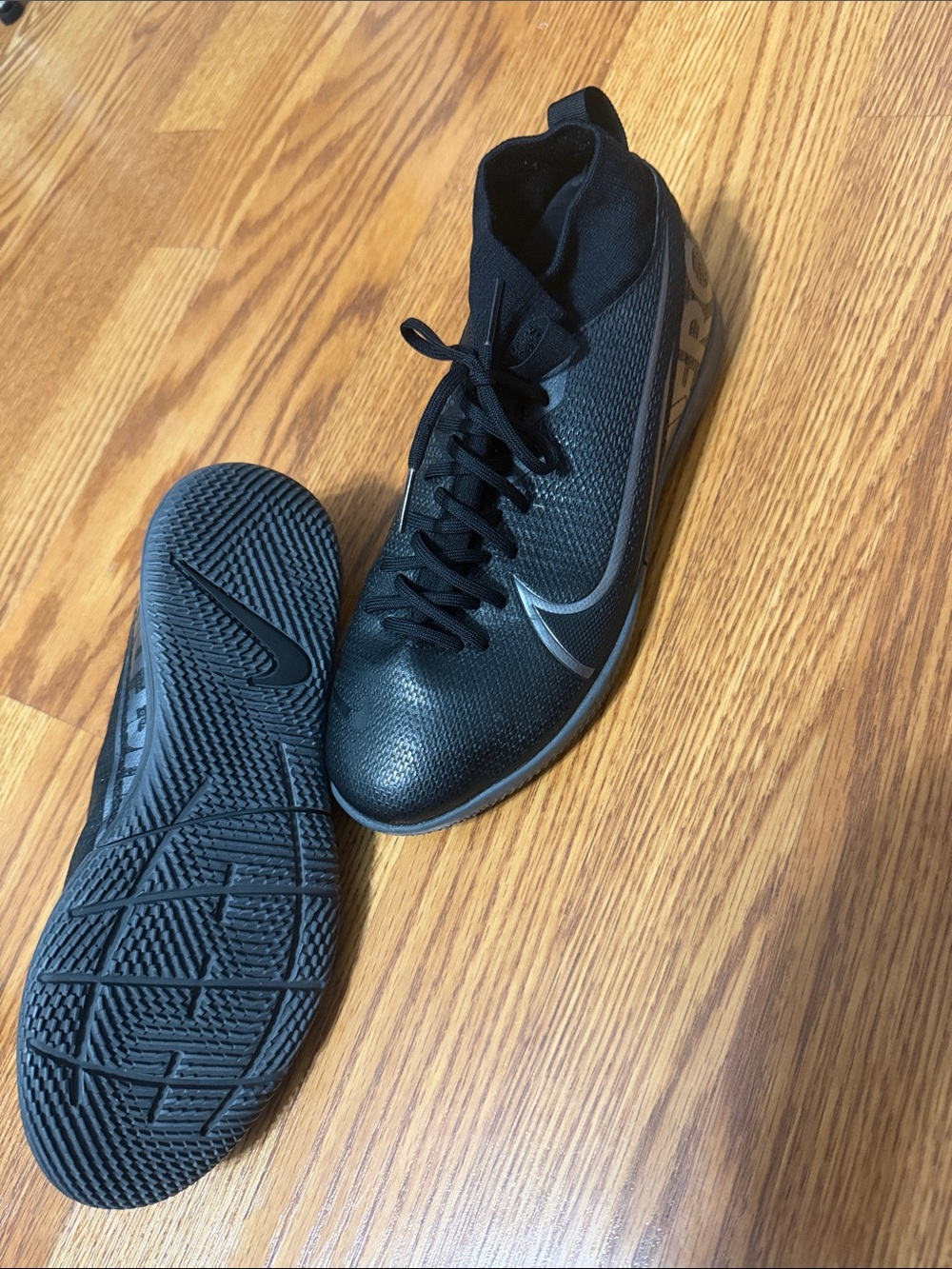 Nike Boys Black Indoor Training Soccer Shoes